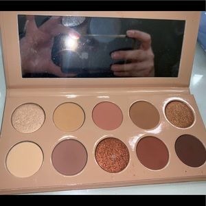 Eye shadow palette